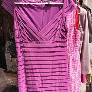 V neck pleated dress fuscia/magenta Adrianna Papell 12 stretchy